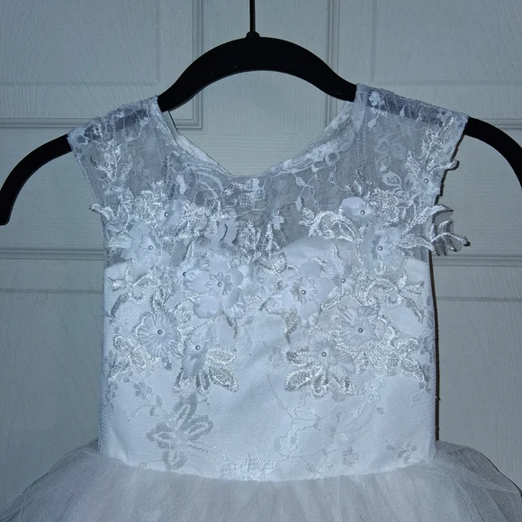 White Floral Appliqué Tulle Layered Girls' Dress With Cream Satin Under Skirt - Picture 2 of 6